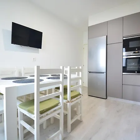 Galihost - Apartamento En Pleno Centro De Portonovo, Apartment